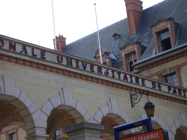 Eingang zur Cité universitaire in Paris